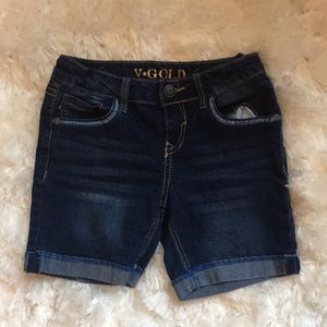 V Gold size 8 little girl short